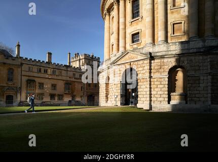 A student approaches the entrance to the Radcliffe Camera building, Bodleian library, university of Oxford, England. Stock Photo
