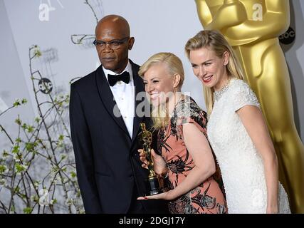 Catherine Martin with her Best Costume Design award for 'The Great Gatsby', alongside Naomi Watts (right) and Samuel L. Jackson, in the press room of the 86th Academy Awards held at the Dolby Theatre in Hollywood, Los Angeles, CA, USA, March 2, 2014. Stock Photo