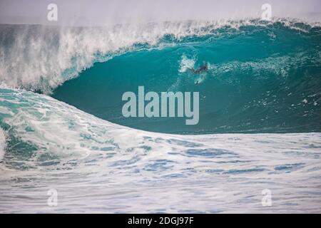 Haleiwa, HI, USA. 8th Dec, 2020. Atmosphere pictured at the 2020 Pipe Invitational on day 1 of the Billabong Pipe Masters Surfing Tournament in Haleiwa, HI on December 8, 2020. Credit: Erik Kabik Photography/Media Punch/Alamy Live News Stock Photo