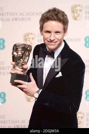 Eddie Redmayne with the Actor in a Leading Role Award for 'The Theory ...