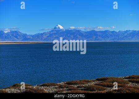 The south of Mount Gang Rinpoche is the Lhanag-tso Ghost Lake and a large grassland. The northern side of Mount Gang Rinpoche is like a towering pyram Stock Photo