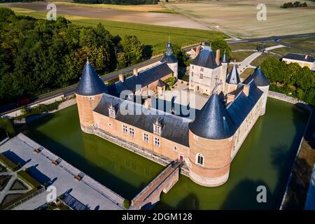 France, Loiret (45), Chilleurs-aux-Bois, Chamerolles castle, property of the Loiret department (aerial view) Stock Photo