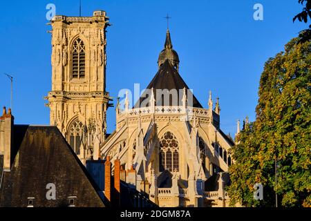 France, Nièvre (58), Nevers, Saint-Cyr-et-Sainte-Julitte cathedral on the way to Saint-Jacques de Compostelle, Loire valley Stock Photo