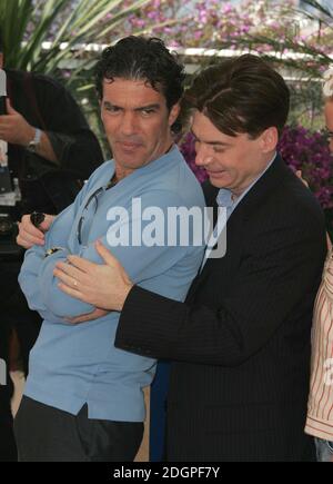 Antonio Banderas and Mike Myers at the premiere of Shrek 2, part of the Cannes Film Festival 2004, France. Doug Peters/allactiondigital  Stock Photo