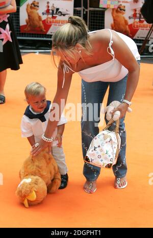 A pregnant Jade Goody and son Bobby Jack attending the UK Premiere of Garfield in Leicester Square, London. Doug Peters/allactiondigital.com  Stock Photo