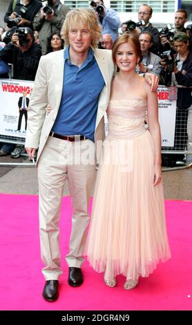 Owen Wilson and Isla Fisher at the world premiere of Wedding Crashers, Leicester Square, London. Doug Peters/allactiondigital.com  Stock Photo