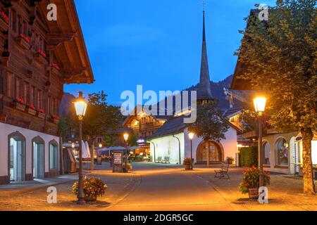 SWITZERLAND. BERN CANTON. GSTAAD. THE PROMENADE AT NIGHT WITH ITS LUXURY  SHOPS AND THE HOTEL GSTAAD PALACE BUILT IN 1913 Stock Photo - Alamy