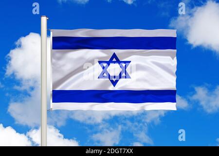Fotomontage, Flagge von AIsrael, Naher Osten,  Cumulus Wolken vor blauen Himmel, Stock Photo