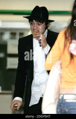 Pete Doherty attending a drugs possession review hearing at Thames Magistrates Court, Bow Road, London on 18/04/2007. Stock Photo