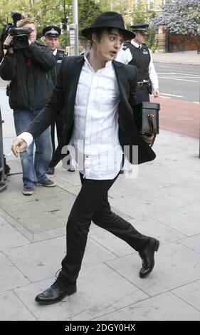 Pete Doherty attending a drugs possession review hearing at Thames Magistrates Court, Bow Road, London on 18/04/2007. Stock Photo