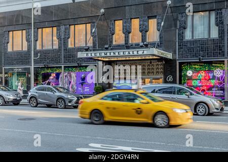 Lexington Avenue entrance to Bloomingdale's in NYC Stock Photo