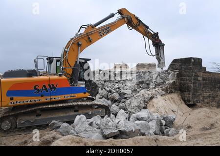 Sellin, Germany. 09th Dec, 2020. On the steep coast of Sellin on Rügen, two excavators are currently busy demolishing an old NVA bunker. The 300 square metre GDR bunker made of one metre wide concrete walls was built in 1959. Until 1988 it had been part of the Technical Brigade Coast on the island of Rügen and was part of the radio and airspace surveillance in the Baltic Sea area. The cost of the demolition work is currently estimated at around 120 000 euros. Credit: Stefan Sauer/dpa-Zentralbild/dpa/Alamy Live News Stock Photo
