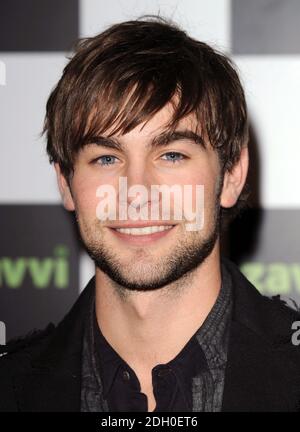 https://l450v.alamy.com/450v/2dh0et6/chace-crawford-signs-copies-of-the-gossip-girl-series-dvd-at-zavvi-on-oxford-street-in-central-london-2dh0et6.jpg
