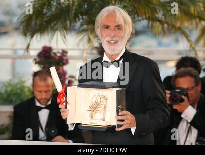 Austrian director Michael Haneke posing with the Palme d'Or award he received for the film 'The White Ribbon', at a photo call following the awards ceremony, during the 62nd International film festival in Cannes, southern France, Sunday, May 24, 2009. Stock Photo