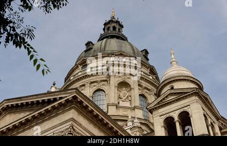 Budapest, Hungary. 27th Sep, 2020. An exterior view the dome of St Stephen's Basilica, (Szent Istvan Bazilika) in Budapest. It is one of the largest churches in the country and is dedicated to the first king of Hungary - Szent Istvan. The neoclassical roman catholic cathedral was built in 1905 after 54 years of construction and it can sit 8.500 worshippers. Credit: Paul Lakatos/SOPA Images/ZUMA Wire/Alamy Live News Stock Photo