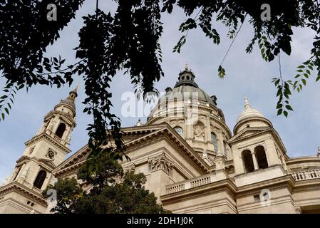 Budapest, Hungary. 27th Sep, 2020. An exterior view the dome of St Stephen's Basilica, (Szent Istvan Bazilika) in Budapest. It is one of the largest churches in the country and is dedicated to the first king of Hungary - Szent Istvan. The neoclassical roman catholic cathedral was built in 1905 after 54 years of construction and it can sit 8.500 worshippers. Credit: Paul Lakatos/SOPA Images/ZUMA Wire/Alamy Live News Stock Photo