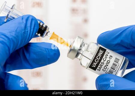 Impfung mit Serum gegen COVID-19 Coronavirus Stock Photo
