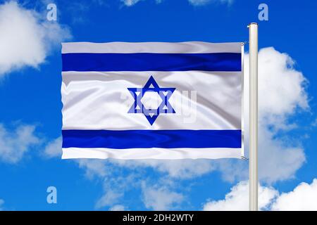 Fotomontage, Flagge von AIsrael, Naher Osten,  Cumulus Wolken vor blauen Himmel, Stock Photo