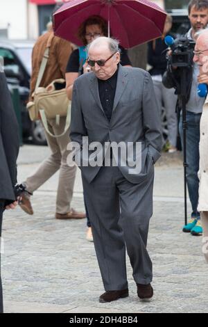 Claude Brasseur arriving at the funerals of the actor Claude Rich at Saint-Pierre-Saint-Paul d'Orgeval church, France, on July 26, 2017. Photo by Nasser Berzane/ABACAPRESS.COM Stock Photo