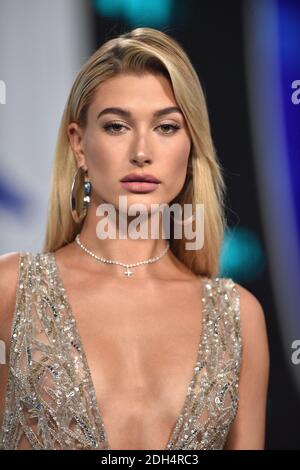 Hailey Baldwin attends the 2017 MTV Video Music Awards at The Forum on ...