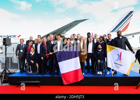 Paris Mayor Anne Hidalgo (C) poses with Paris 2024 Bid Co-Chair Tony Estanguet (5L) Ile-de-France regional president Valerie Pecresse (8R), Paris 2024 Bid Co-Chair Bernard Lapasset (C/R) French former Olympic champion, former politician and International Olympic Committee (IOC) member Guy Drut (C/L) French wheelchair tennis player Michael Jeremiasz (C/R) and President of The French Paralympic Committee Emmanuelle Assmann (C/L) and French Sport Minister Laura Flessel (4L), Teddy Riner after disembarking from an aircraft at Roissy-Charles de Gaulle Airport on the outskirts of Paris on September Stock Photo