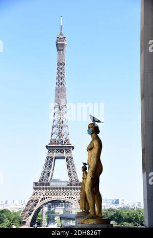 Paris (France) on May 17, 2020: statue in 'Place du Trocadero' square with a protective mask against Coronavirus, Covid19, and the Eiffel Tower in the Stock Photo