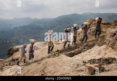 Artisanal illegal mining in Democratic Republic of Congo Stock Photo