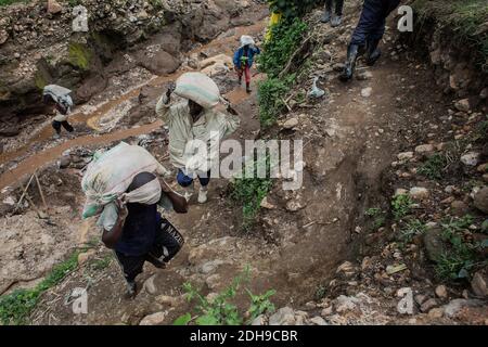 Artisanal illegal mining in Democratic Republic of Congo Stock Photo