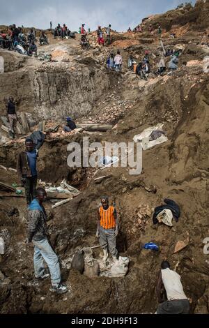 Artisanal illegal mining in Democratic Republic of Congo Stock Photo