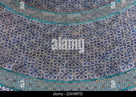 Interior of mosaic patterns in the Dome of the Chain, next to Golden Dome of the Rock, an Islamic shrine located on the Temple Mount in the Old City o Stock Photo