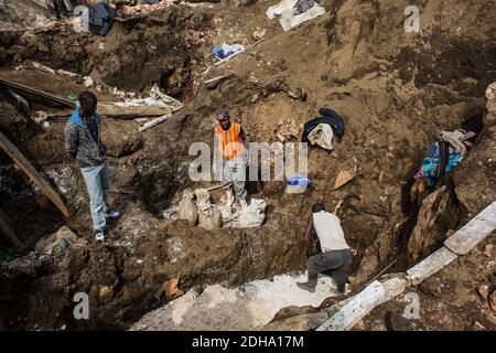 Artisanal illegal mining in Democratic Republic of Congo Stock Photo