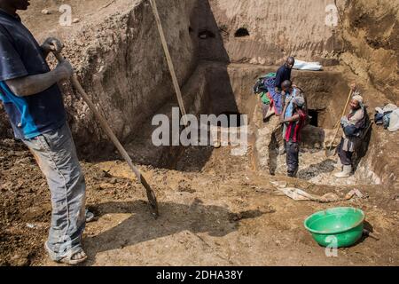 Artisanal illegal mining in Democratic Republic of Congo Stock Photo