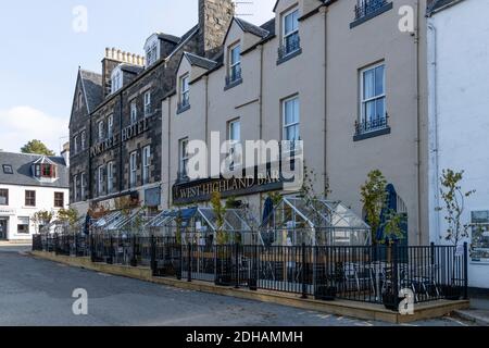 Greenhouses used to provide social distancing for customers at the Portree Hotel, Portree, Isle of Skye, Scotland Stock Photo