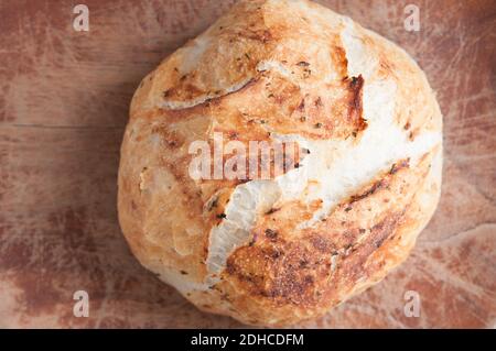 rosemary and garlic overnight bread hand made at home ina dutch oven Stock Photo