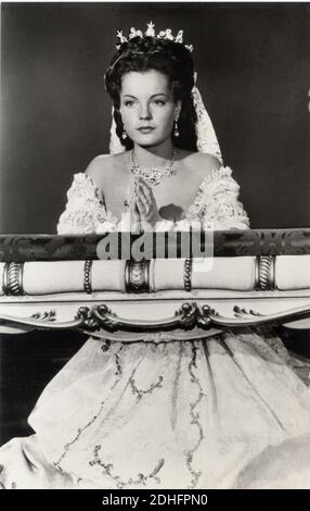 1955 , AUSTRIA :  The movie actress   ROMY  SCHNEIDER ( 1938 - 1982 )  as the Queen Empress SISSI  Elisabeth Absburg of Austria in   '  Sissi  '  by Ernst Marischka - ATTRICE - MOVIE - FILM - CINEMA - ASBURGO - ABSBURGO -  portrait - ritratto   -    - orecchino - orecchini - eardrop - eardrops - ear-drop  - jewellery - jewel - jewels - gioiello - gioielli - collana  - necklace - neck-lace  - scollatura - neckline - neckopening - corona - tiara - crown - velo - veil - abito da sposa - mani giunte - bridal dress - bride ----   Archivio GBB Stock Photo