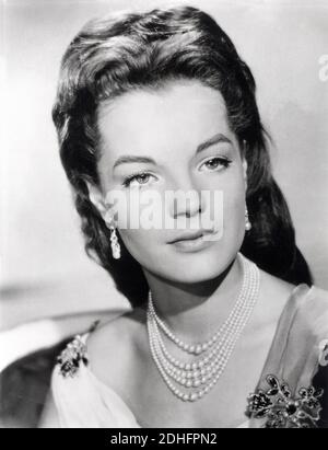 1955 , AUSTRIA : The movie actress ROMY  SCHNEIDER ( 1938 - 1982 )  as the Queen Empress SISSI  Elisabeth Absburg of Austria in   '  Sissi  '  by Ernst Marischka - ATTRICE - MOVIE - FILM - CINEMA - ASBURGO - ABSBURGO -  portrait - ritratto   -    - orecchino - orecchini - eardrop - eardrops - diamanti - diamonds - diamante - diamond - jewellery - jewel - jewels - gioiello - gioielli - collana di perle - necklace - neck-lace - pearls - pearl - perla - scollatura - neckline - neckopening  ----   Archivio GBB Stock Photo