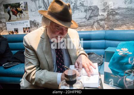 Jim Murray promotes his 2019 Whisky 