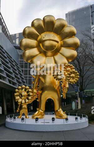 a-giant-gold-flower-statue-by-