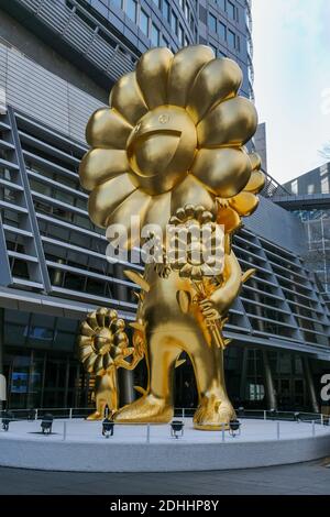 Giant life-like statue of Japanese artist Takashi Murakami spotted