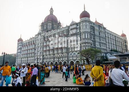 Taj five star hotel at Marine drive in Mumbai, India with lots of visitors over the weekend Stock Photo