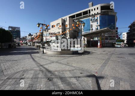 Nablus. 11th Dec, 2020. Photo taken on Dec. 11, 2020 shows an empty street in the West Bank city of Nablus amid the lockdown imposed by the Palestinian authorities. Palestine reported 1,743 new coronavirus cases, taking the tally of infections in the Palestinian territories to 121,157, including 1,029 deaths and 94,349 recoveries. Four Palestinian districts in the West Bank, including Nablus, Tulkarm, Bethlehem, and Hebron, went into a full weeklong lockdown that began on Thursday night. Credit: Nidal Eshtayeh/Xinhua/Alamy Live News Stock Photo
