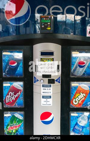 Port Townsend, Washington / USA - Oct 25, 2020: A sign posted on a Pepsi vending machine indicates credit only, no cash. This has become typical durin Stock Photo