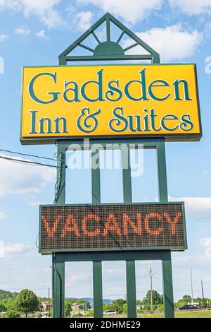 Alabama Gadsden Inn & Suites hotel sign vacancy, Stock Photo
