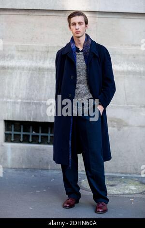 Street style, model after Lemaire Fall-Winter 2016-2017 menswear show held at Rue de l'Ecole de Medecine in Paris, France, on January 20th, 2016. Photo by Marie-Paola Bertrand-Hillion/ABACAPRESS.COM Stock Photo