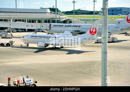 Japan Transocean Air, JTA, Boeing, B-737/400, JA8993, Pushback, Naha Airport, Naha, Okinawa, Ryukyu Islands, Japan