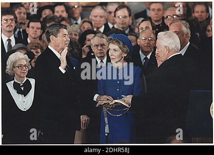 File photo : 1985 Inaugural Reagan Family Photo taken at the White ...