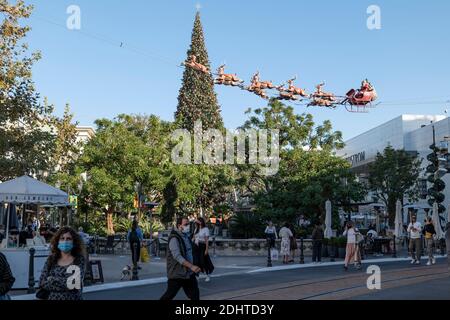 Los Angeles, CA USA - December 3, 2020: Christmas shoppers in face masks by the large Christmas tree at The Grove in LA Stock Photo