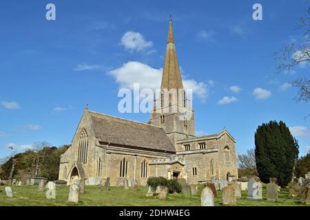 St Mary's Church, Bampton, Oxfordshire, UK, a pretty village in the Cotswolds. Stock Photo