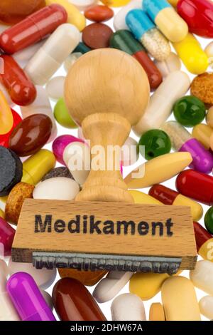 Verschiedene Tabletten, Kosten, Geld, Euro, US-Dollar,Gesundheitswesen, Krankenhasse, Medizin, Pillen, Stempel, Medikament, Stock Photo