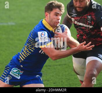 Damian Penaud Of Clermont Scores His Try During The French Championship ...